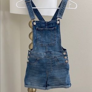 BARELY WORN OVERALL SHORTS